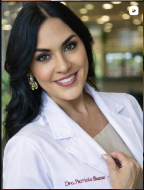 Dra. Patrícia Bueno usando jaleco branco